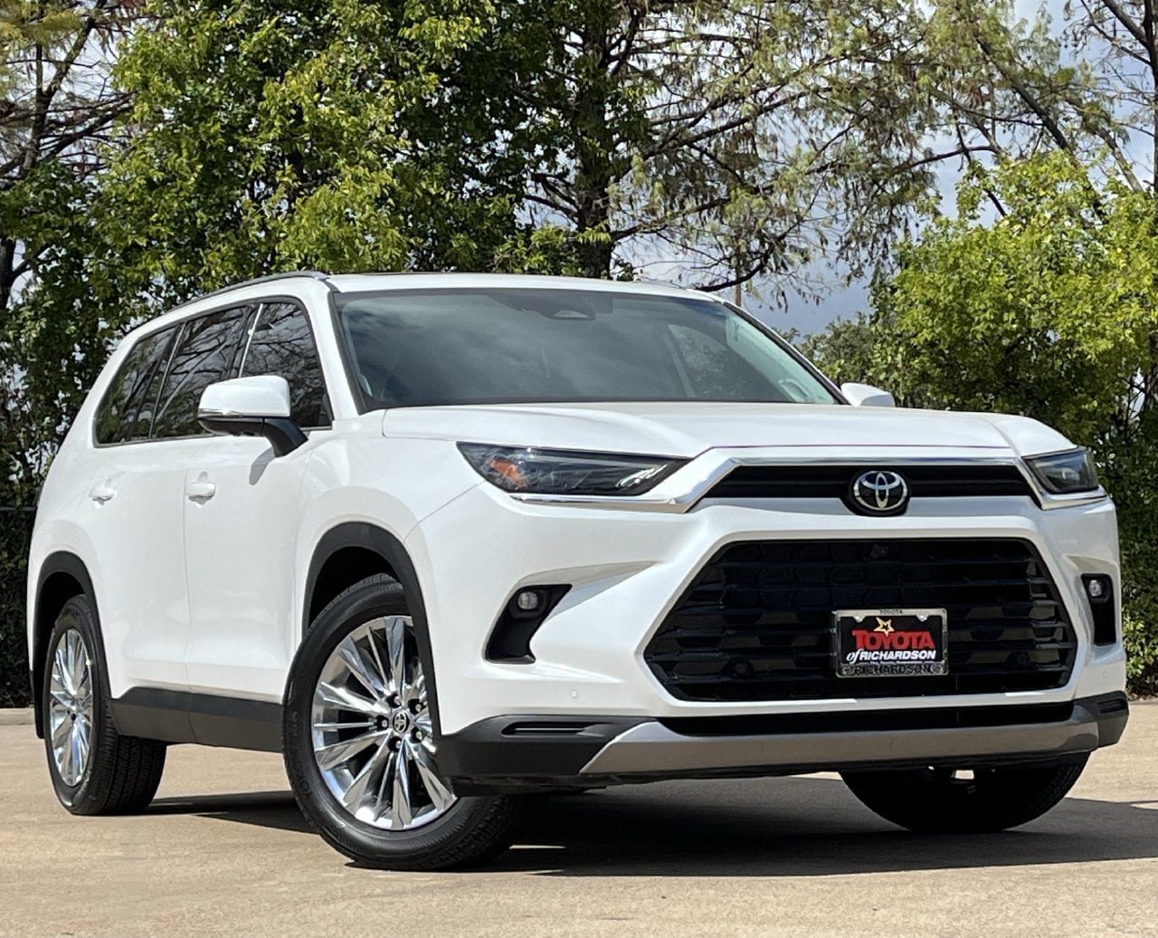 Used 2026 Toyota Grand Highlander AWD image 2