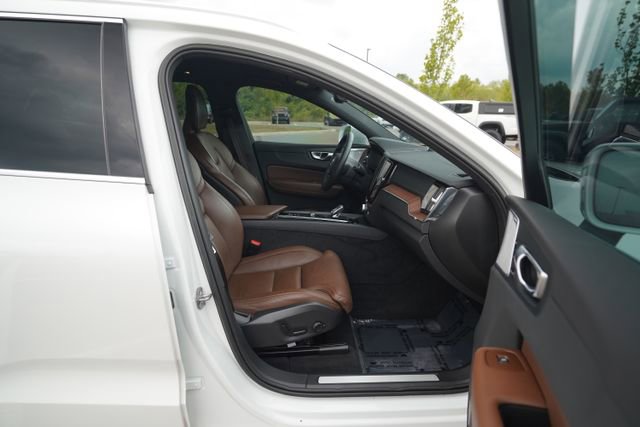 Used 2023 Volvo XC60 T8 Ultimate w/ Climate Package image 17