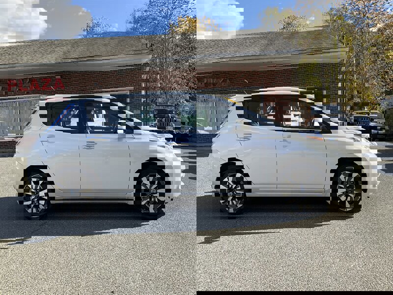 Used 2014 Nissan Leaf SL w/ Premium Package image 4