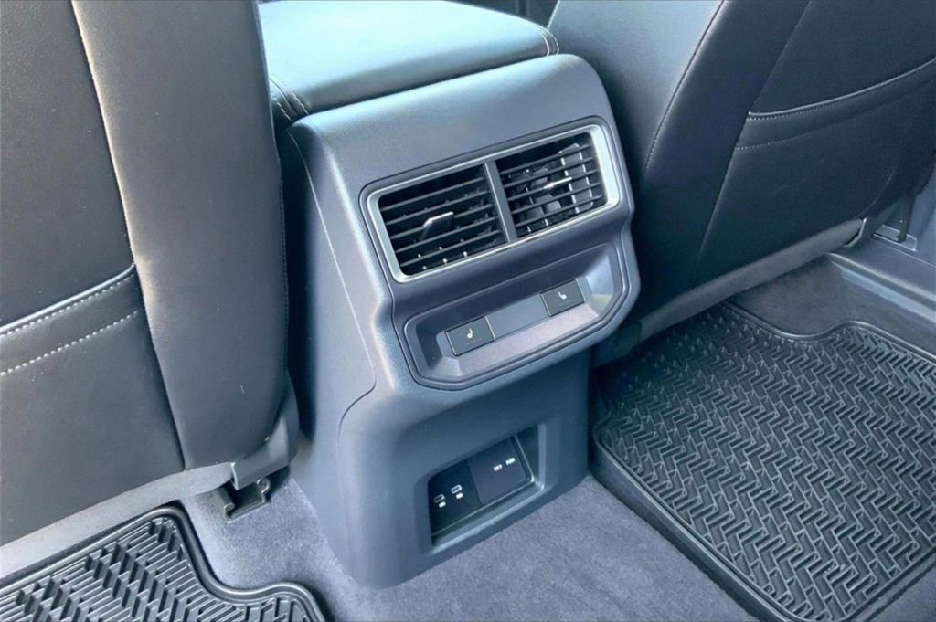 Used 2024 Volkswagen Atlas Cross Sport SEL Premium R-Line image 35