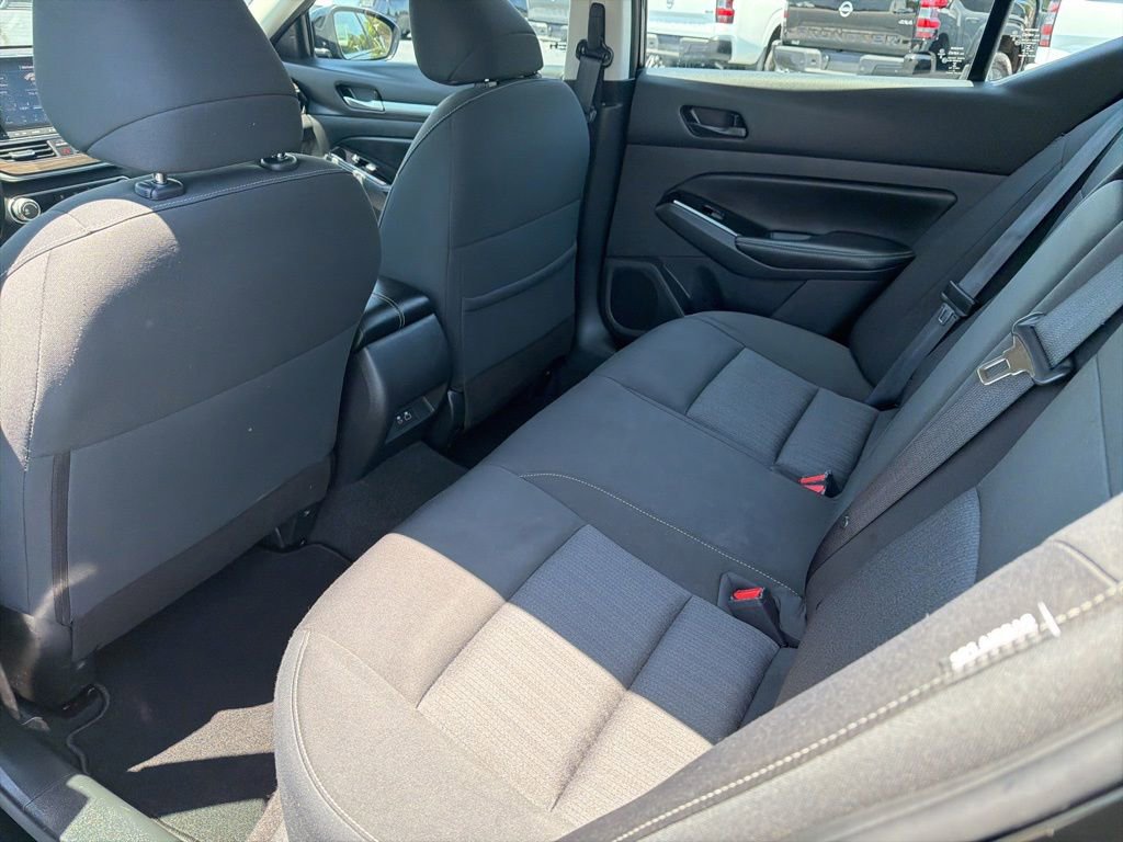 Used 2023 Nissan Altima 2.5 SV FWD image 13