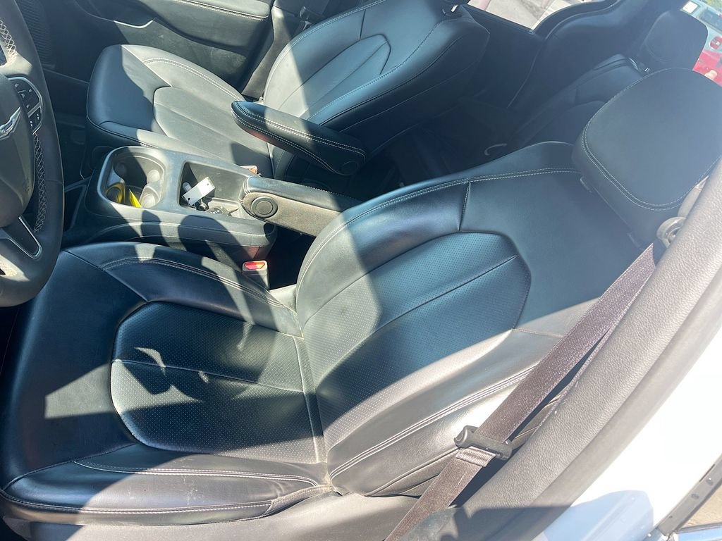 Used 2025 Chrysler Voyager LX FWD image 18