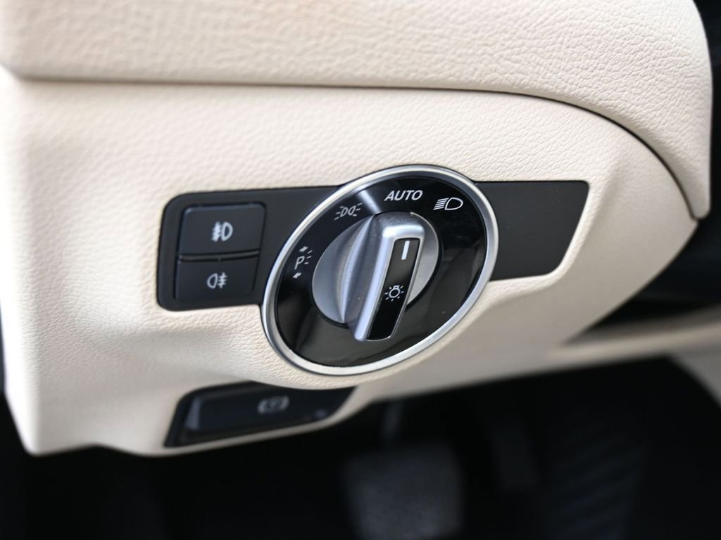 Used 2018 Mercedes-Benz GLA 250 image 13