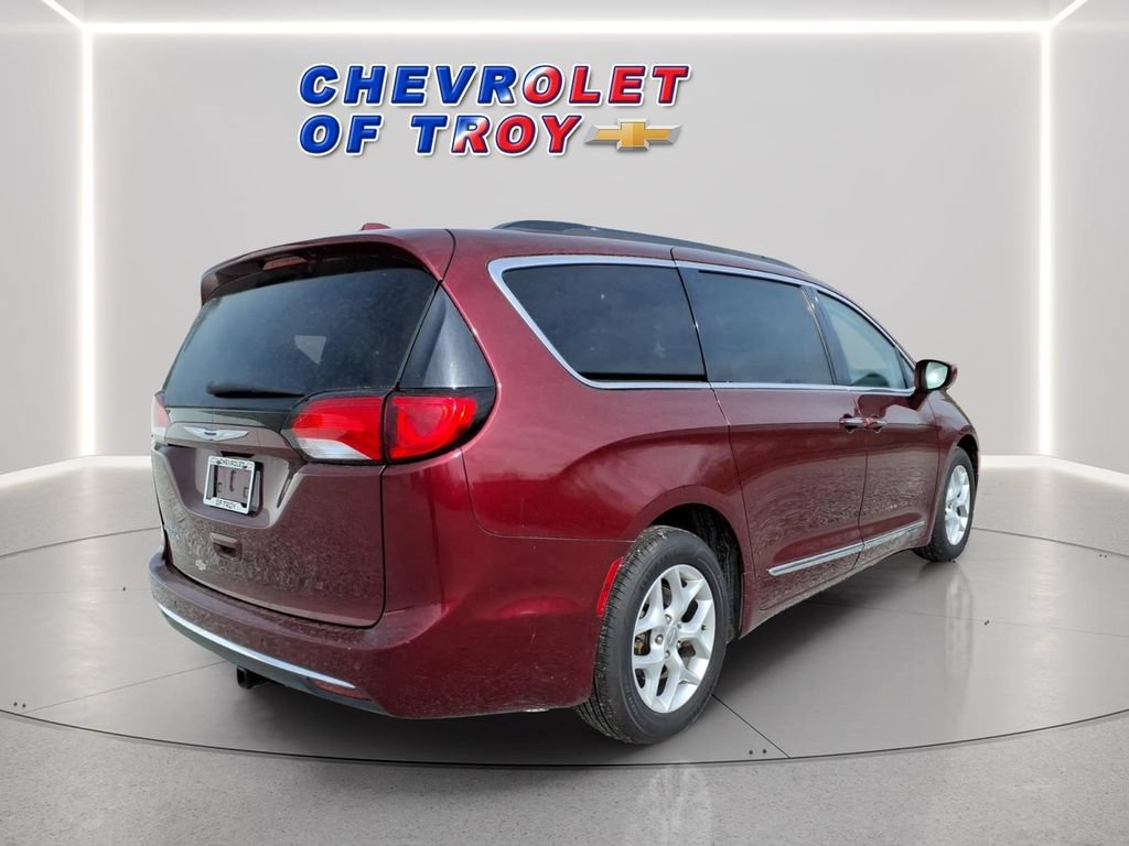 Used 2017 Chrysler Pacifica Touring-L w/ Tire & Wheel Group FWD image 9