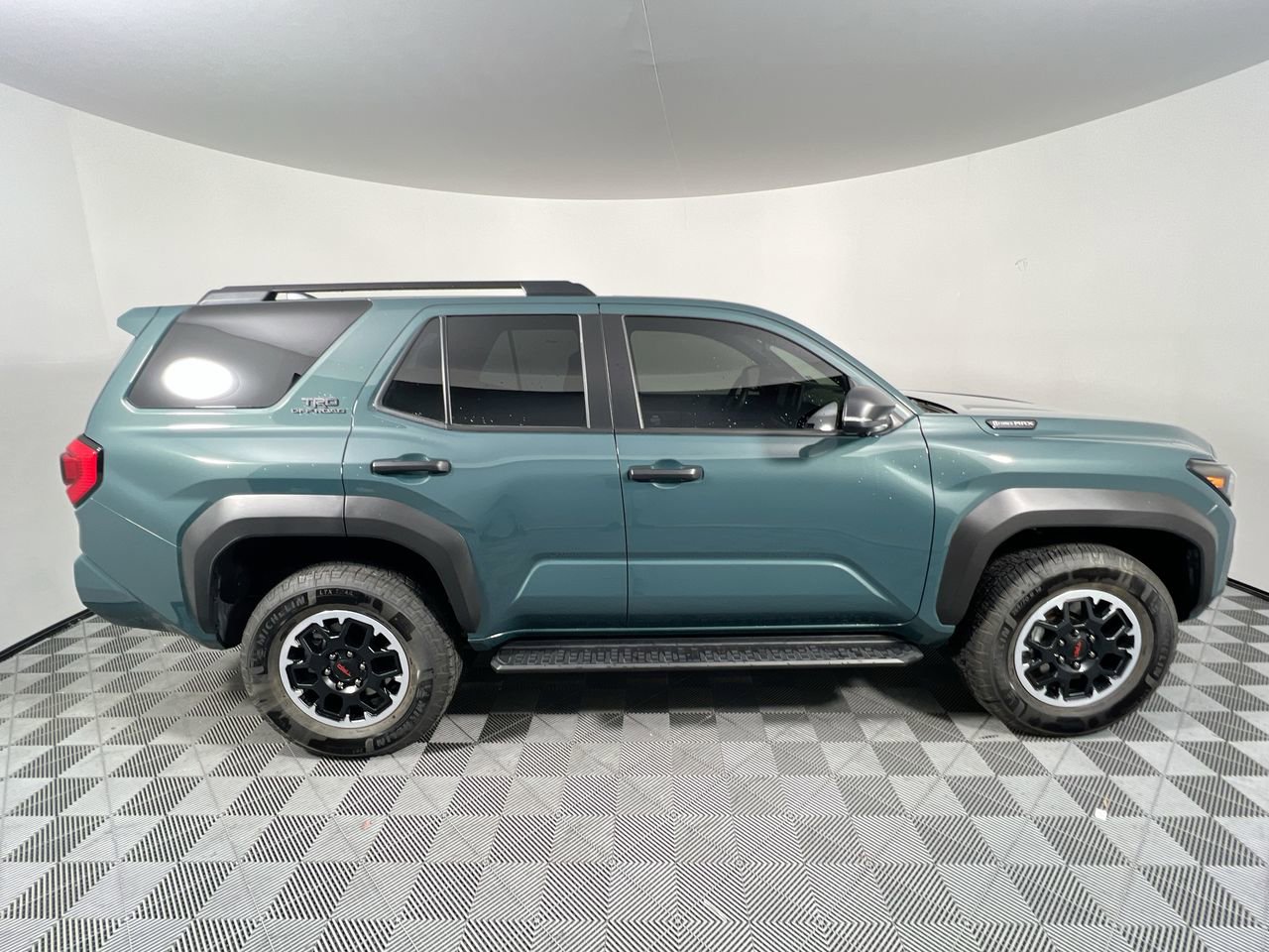 Used 2025 Toyota 4Runner TRD Off-Road Premium AWD/4WD image 2