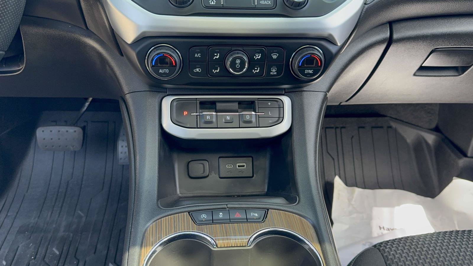 Used 2023 GMC Acadia SLE w/ Driver Convenience Package FWD image 20