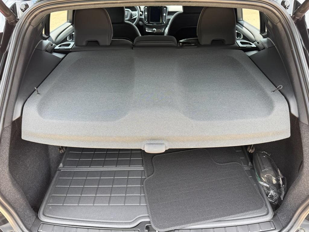 Certified 2024 Volvo XC40 Recharge Core RWD image 25