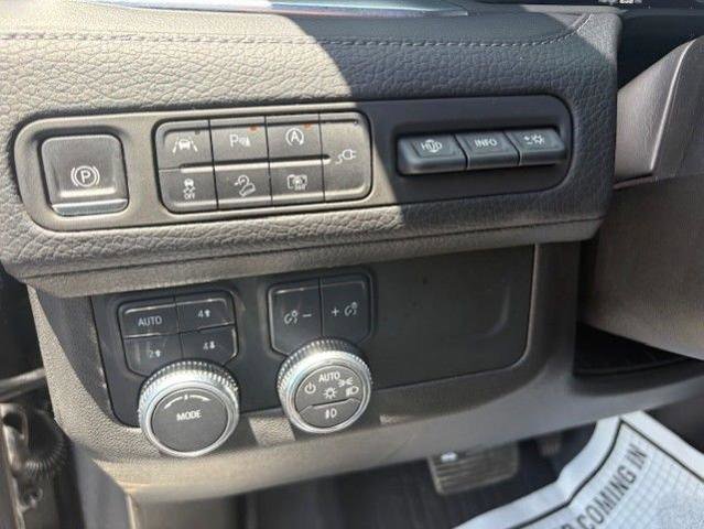 Used 2022 GMC Yukon Denali AWD/4WD image 12