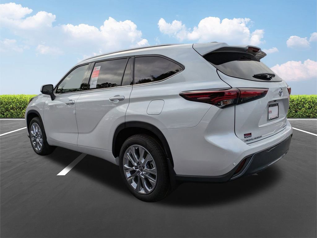 New 2026 Toyota Highlander Limited image 6