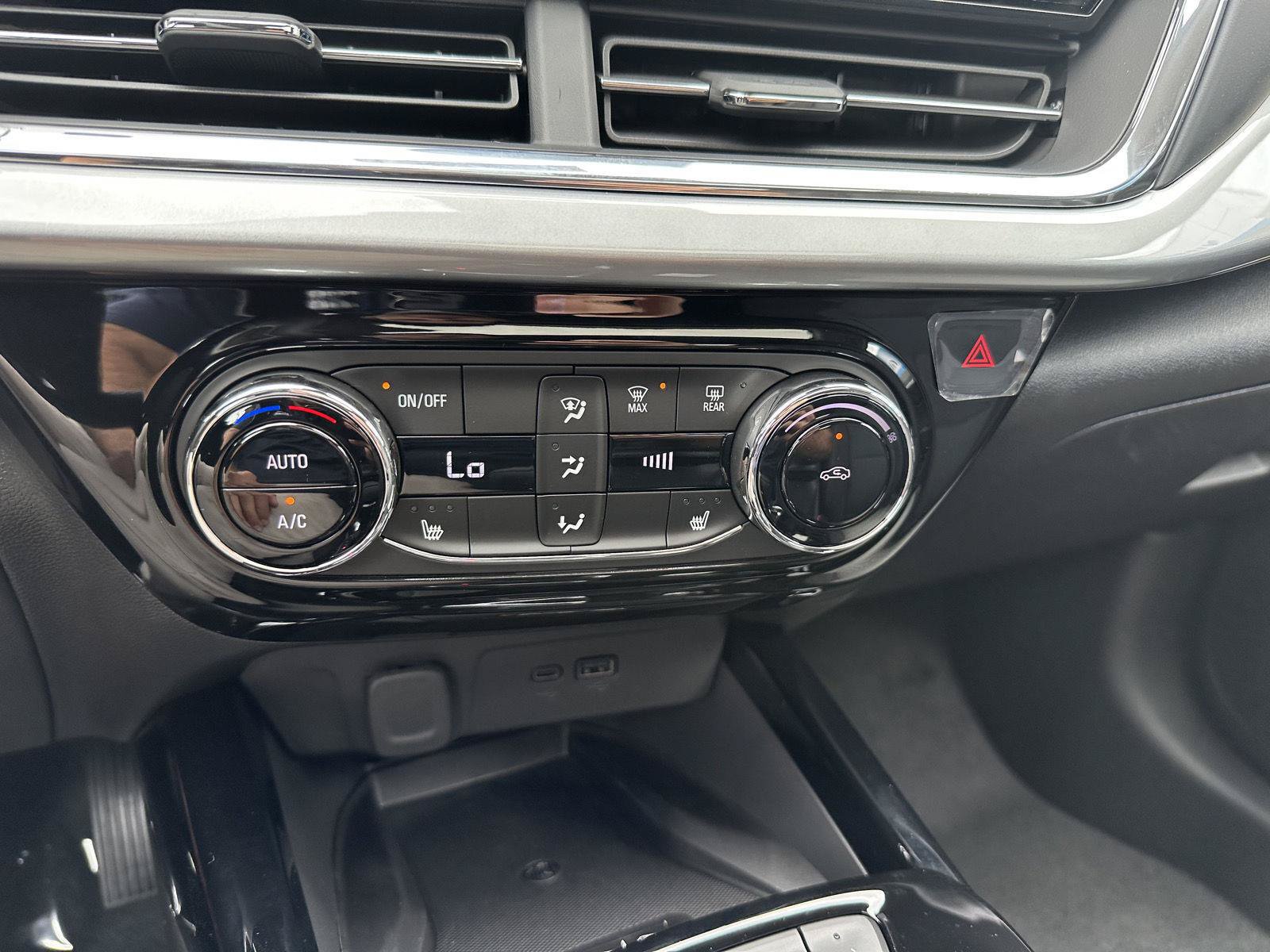 New 2026 Chevrolet Trax LT w/ Sunroof Package FWD image 24