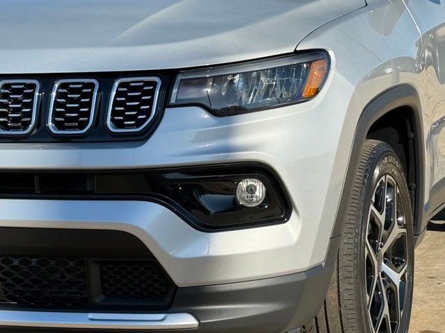 Used 2025 Jeep Compass Limited image 11