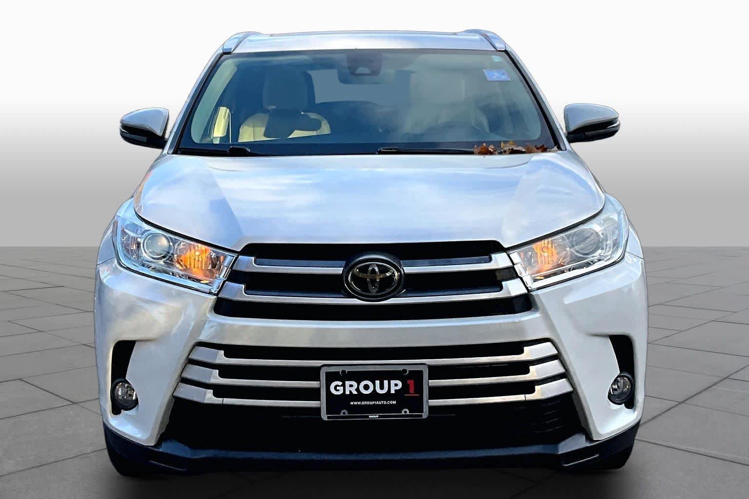 Used 2019 Toyota Highlander XLE AWD/4WD image 4