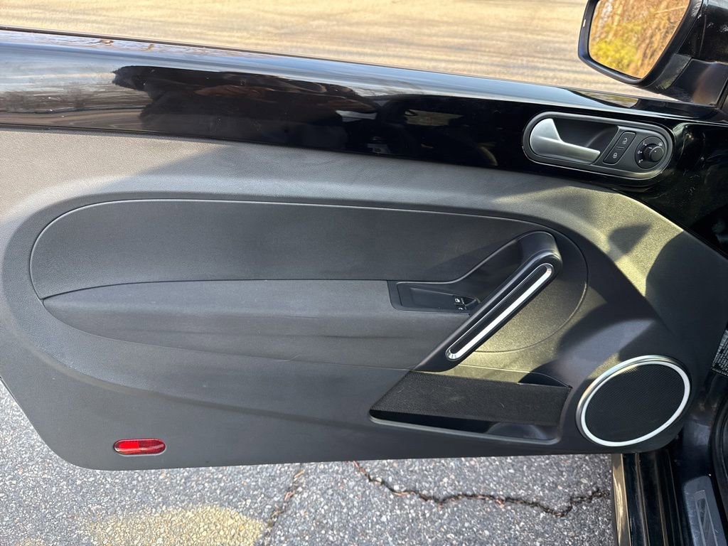 Used 2014 Volkswagen Beetle R-Line image 17