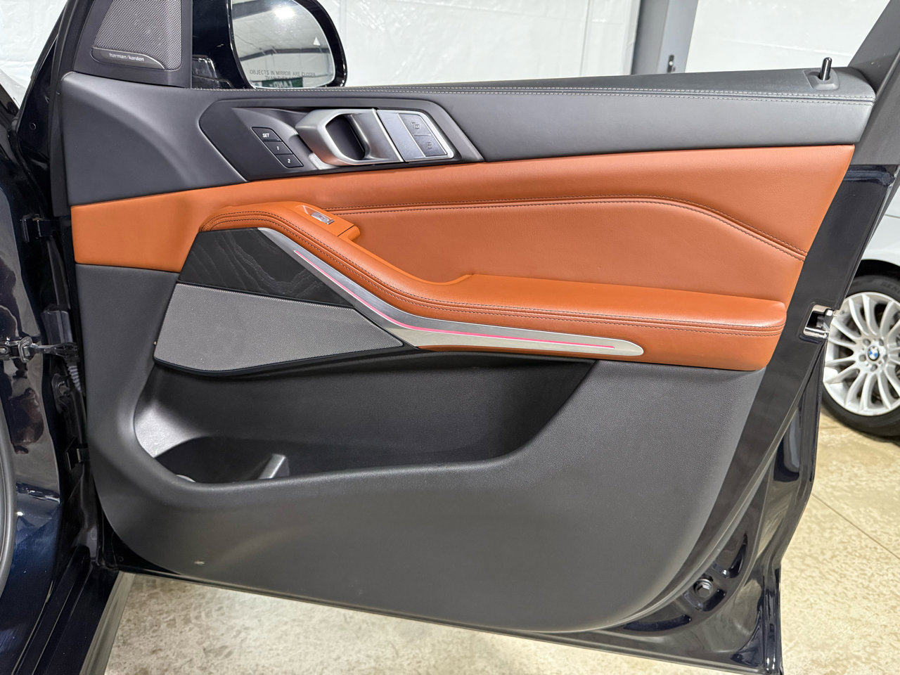 Used 2020 BMW X7 xDrive40i w/ M Sport Package image 30