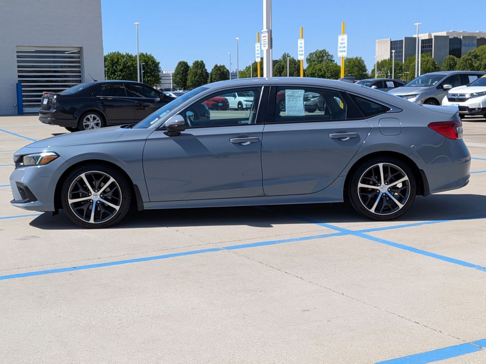 Used 2022 Honda Civic Touring image 9