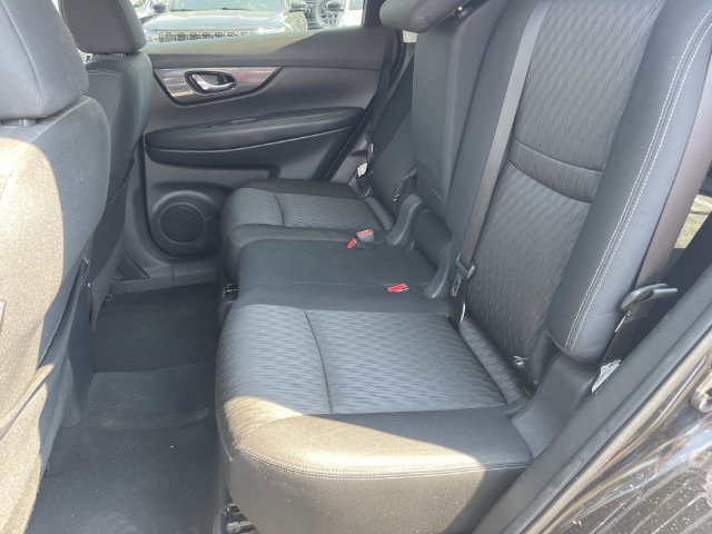 Used 2020 Nissan Rogue SV FWD image 17