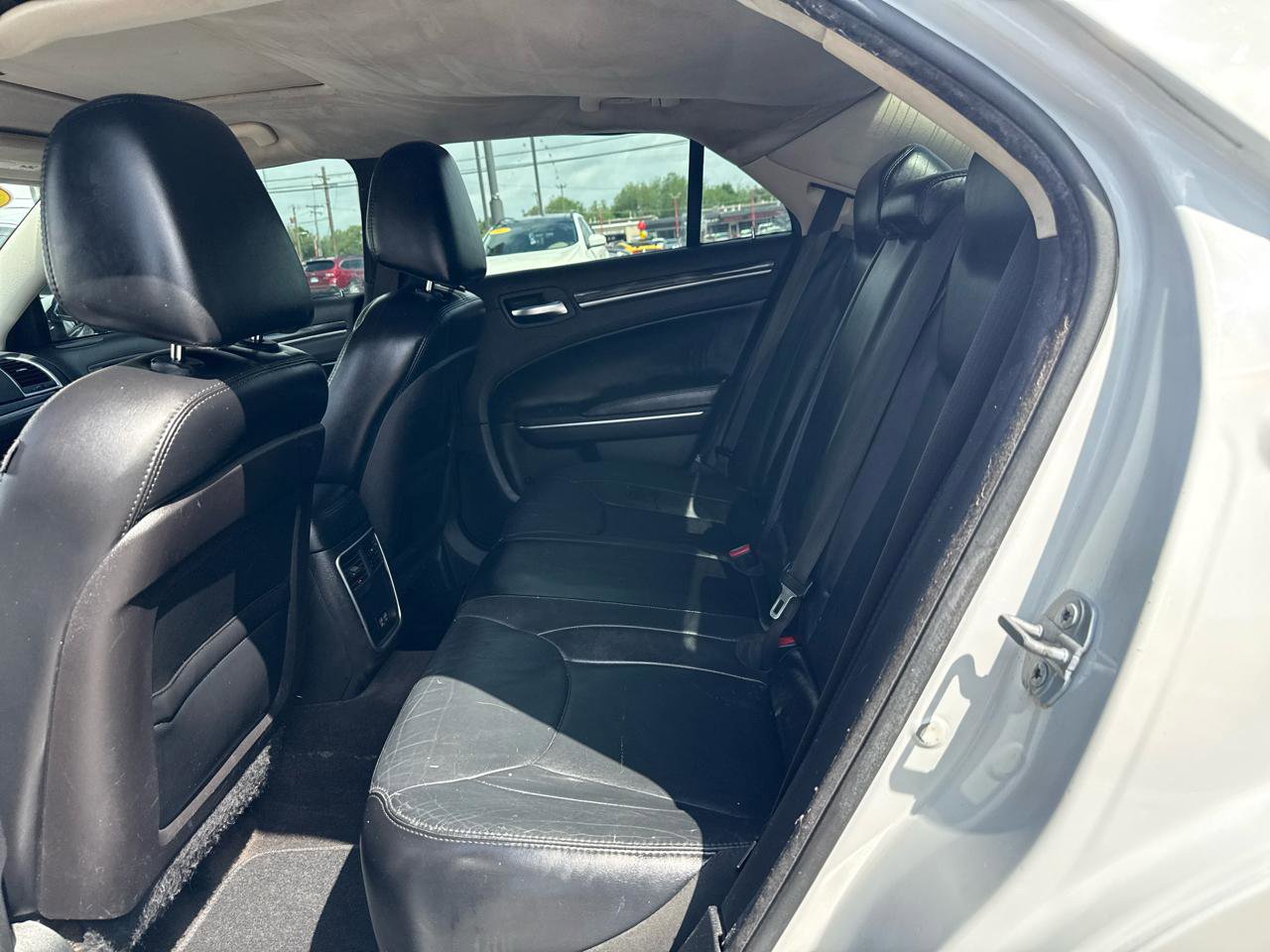 Used 2015 Chrysler 300 Limited image 12