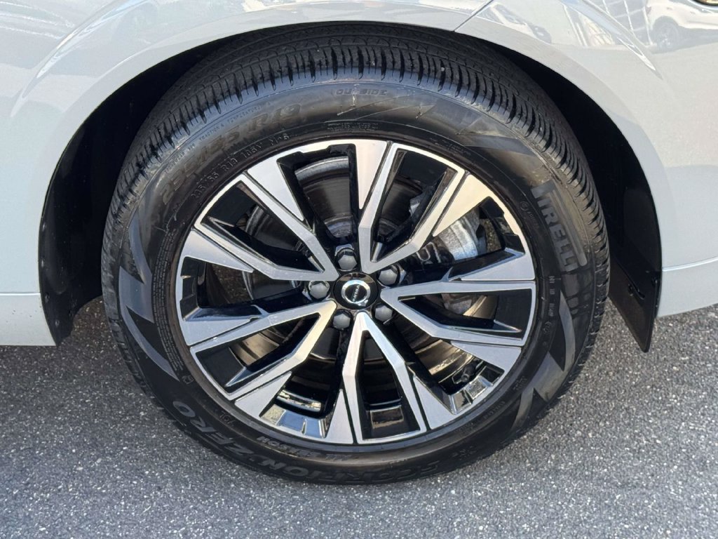 Used 2024 Volvo XC60 B5 Core w/ Protection Package Premier AWD/4WD image 6
