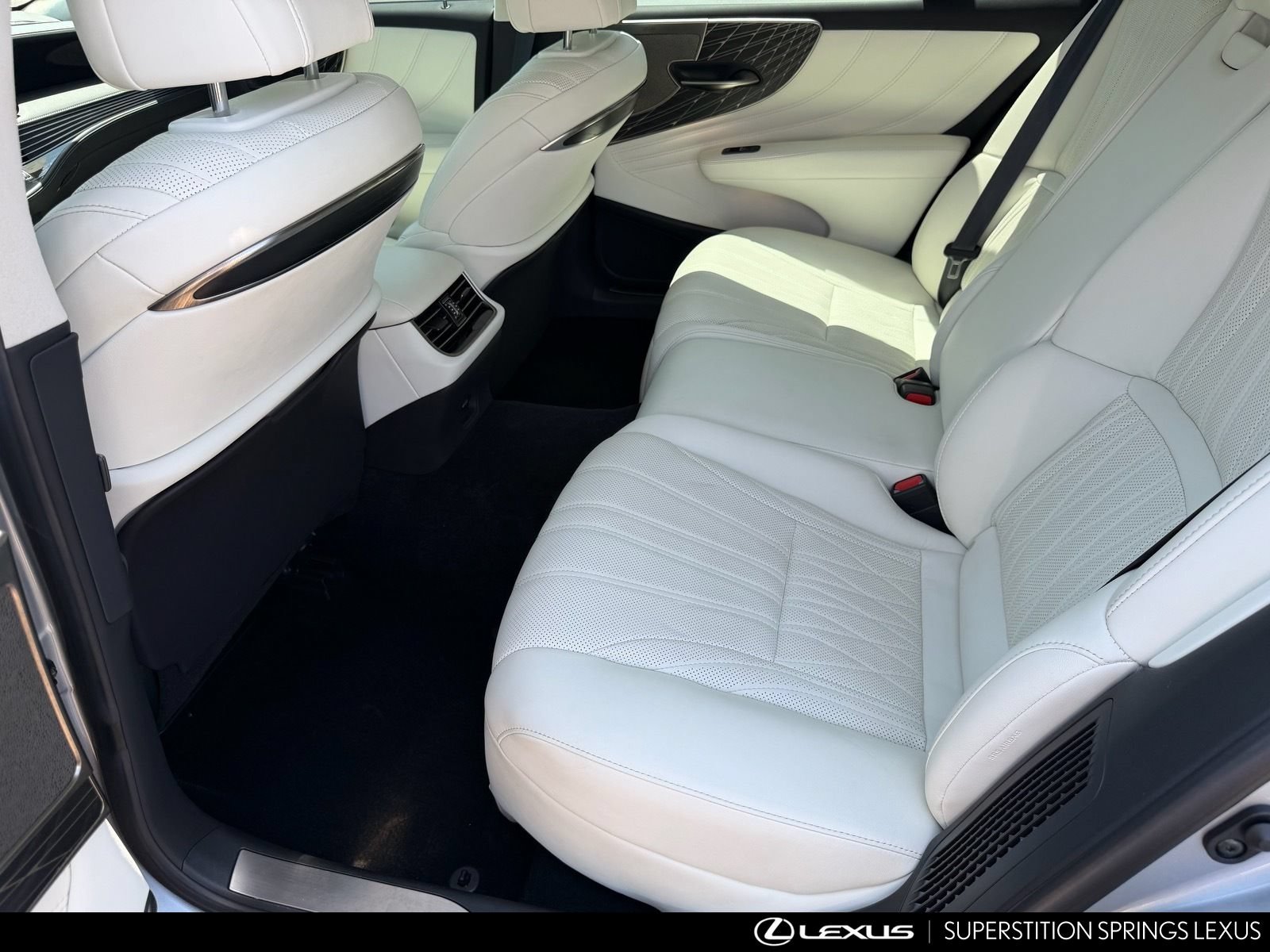 Used 2023 Lexus LS 500h AWD w/ Luxury Package image 25