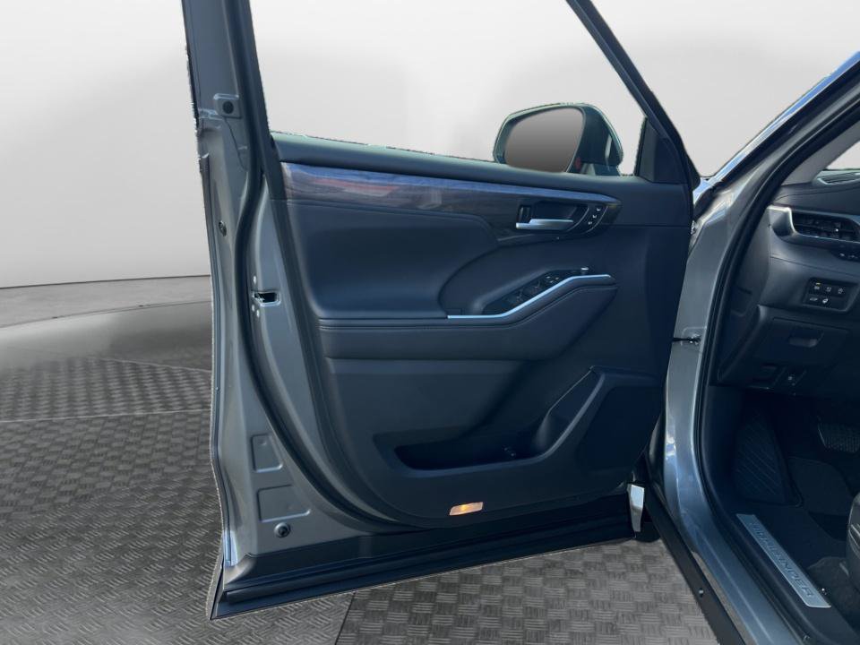 New 2026 Toyota Highlander Limited AWD/4WD image 30