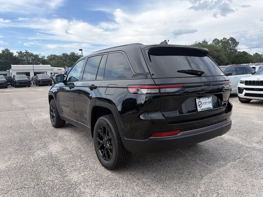 New 2026 Jeep Grand Cherokee Altitude RWD image 4