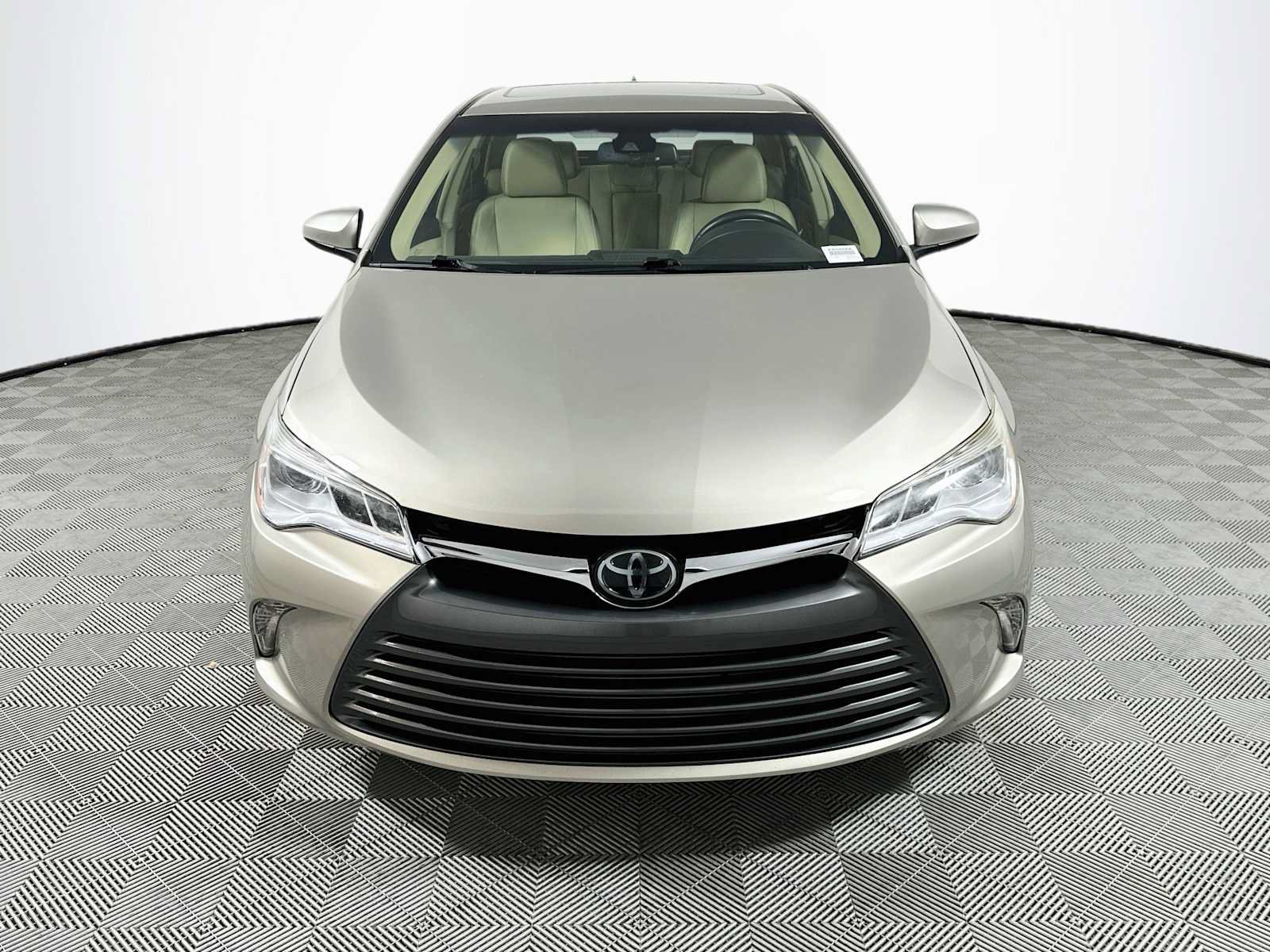 Used 2017 Toyota Camry XLE FWD image 2