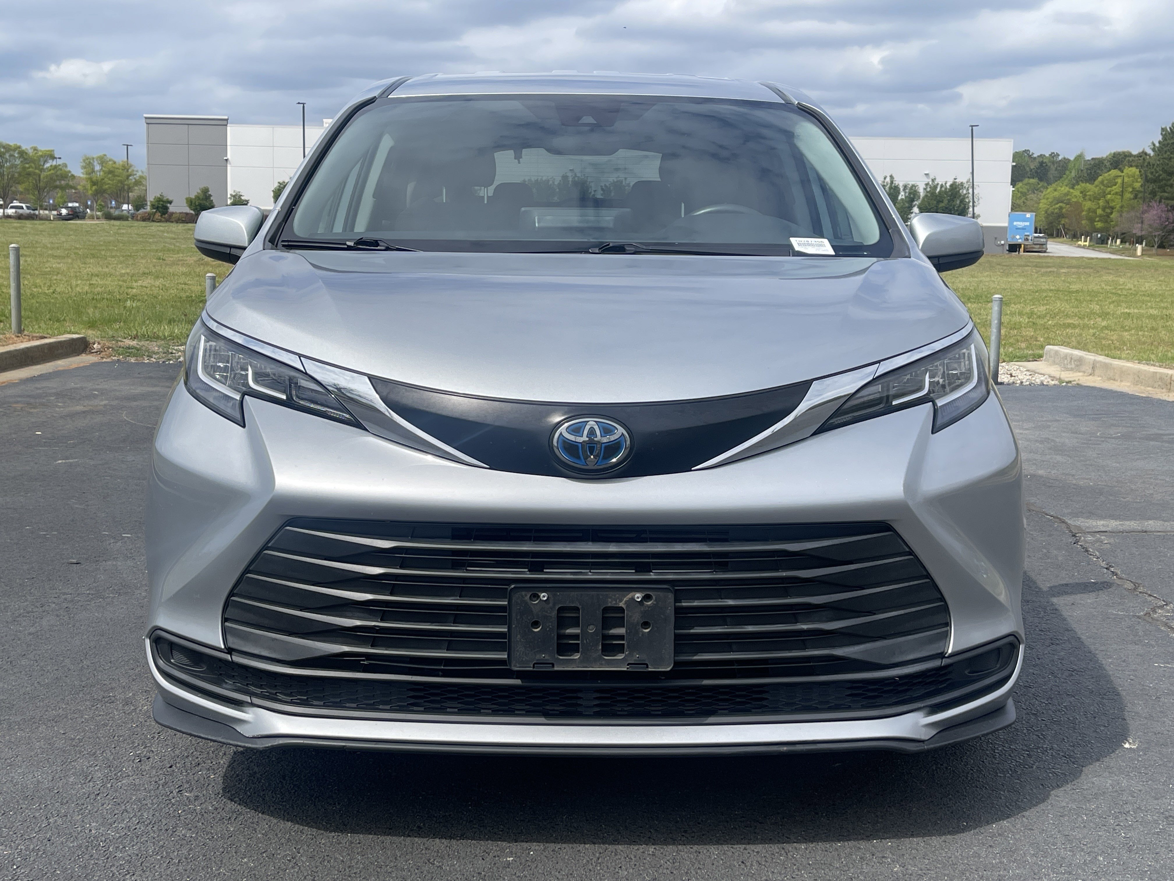 Used 2021 Toyota Sienna LE image 3