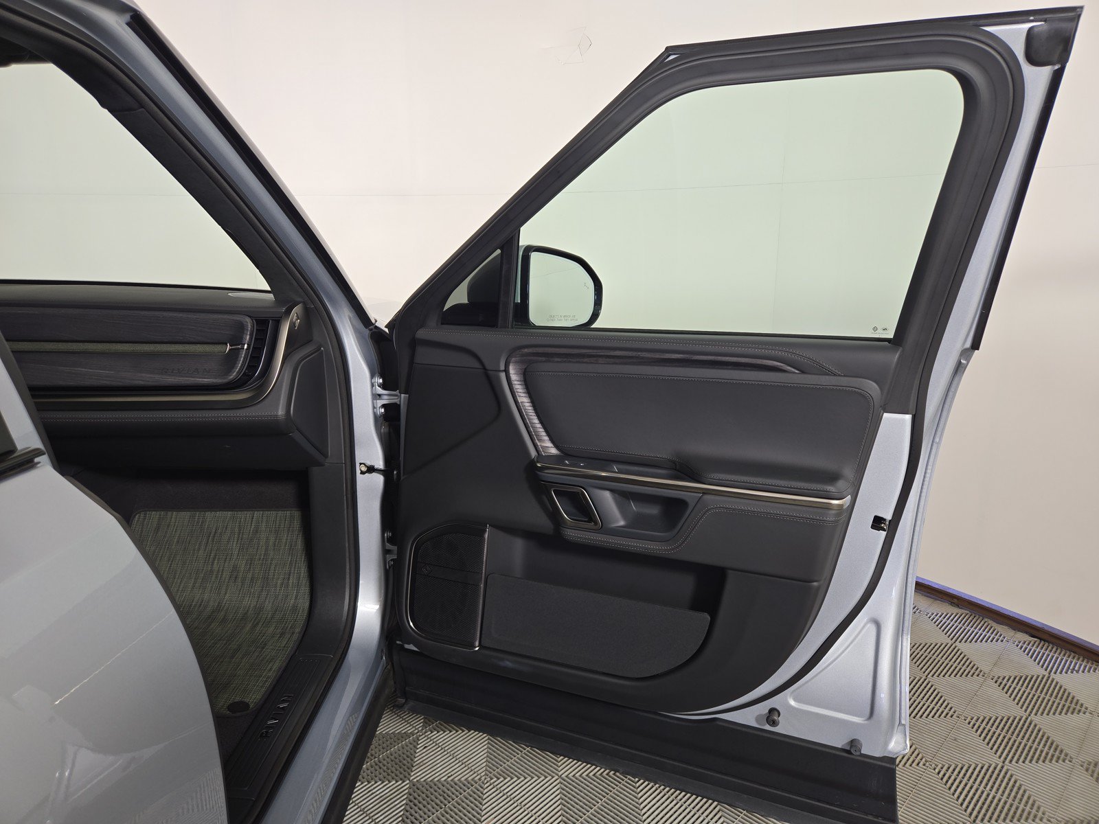 Used 2023 Rivian R1T Adventure AWD/4WD image 18