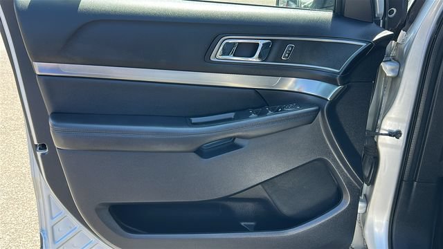 Certified 2018 Ford Explorer XLT FWD image 18