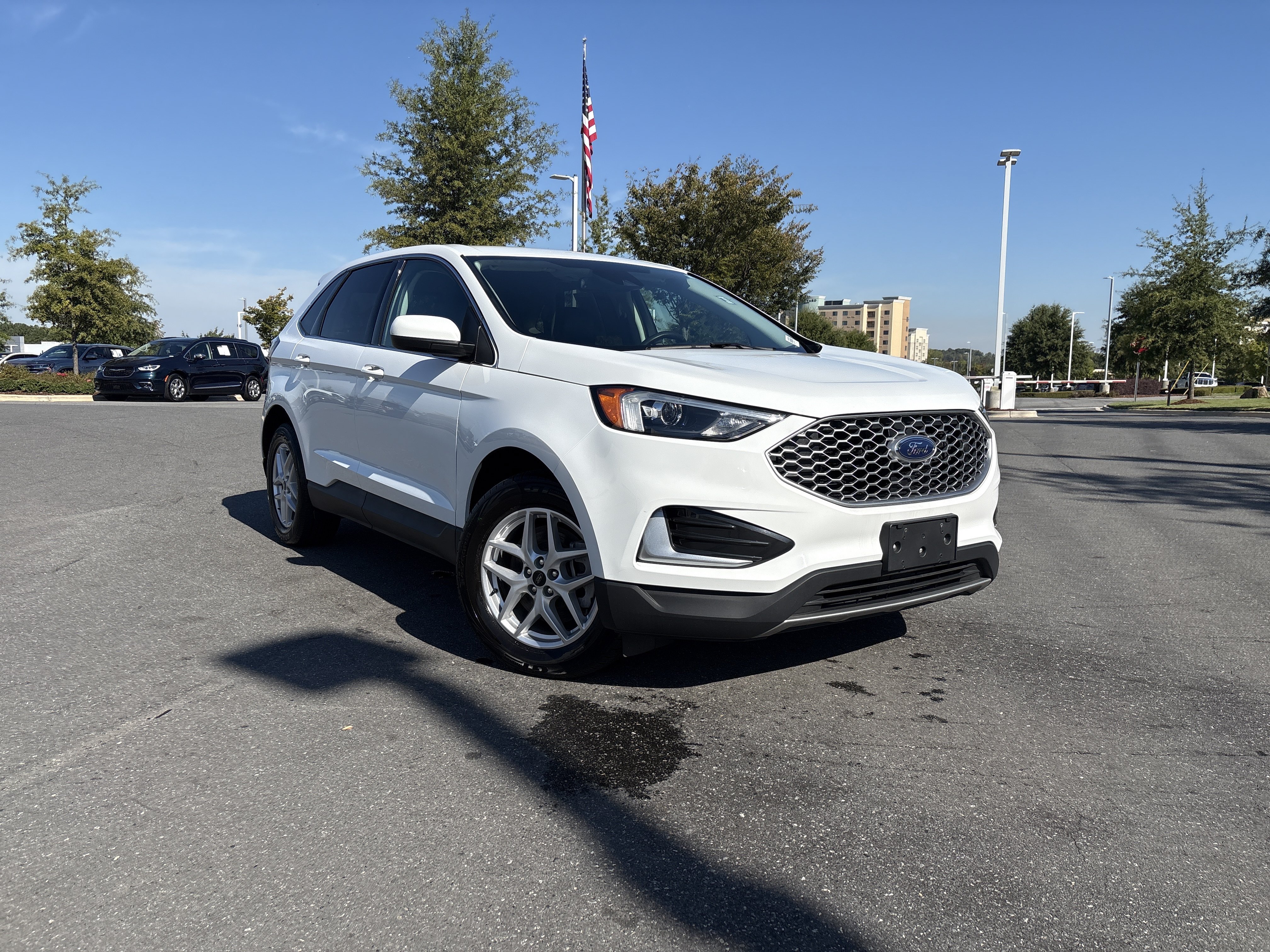 Used 2024 Ford Edge SEL AWD/4WD image 2