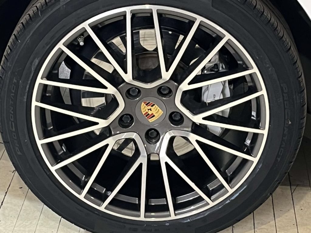 Certified 2023 Porsche Cayenne Turbo AWD/4WD image 14