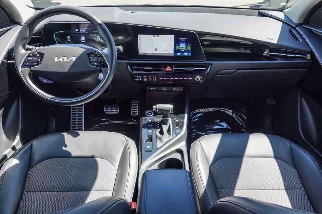 Certified 2023 Kia Niro EX Touring image 11