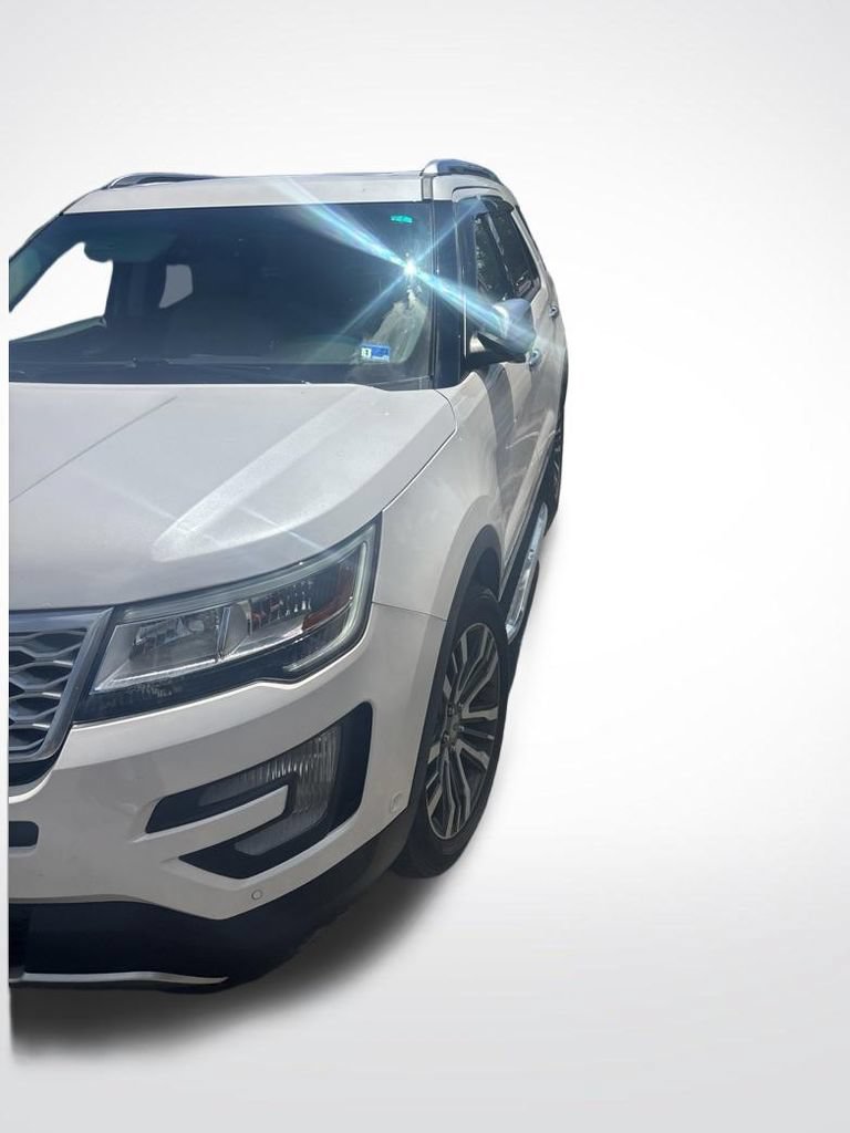 Used 2017 Ford Explorer Platinum AWD/4WD image 2