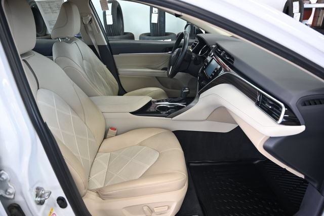 Used 2018 Toyota Camry XLE FWD image 11
