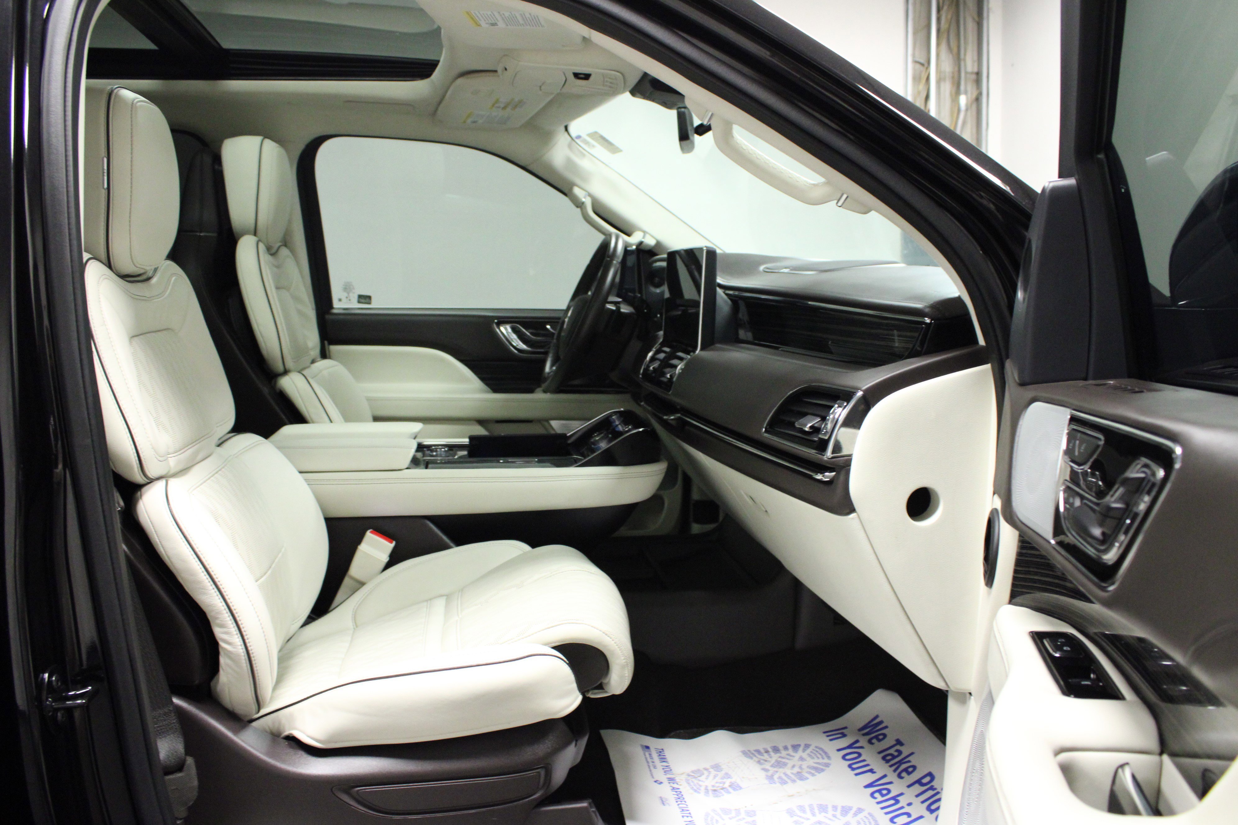Used 2024 Lincoln Navigator Black Label image 17