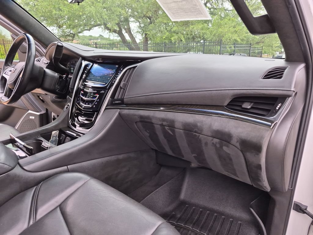Used 2018 Cadillac Escalade Platinum AWD/4WD image 38