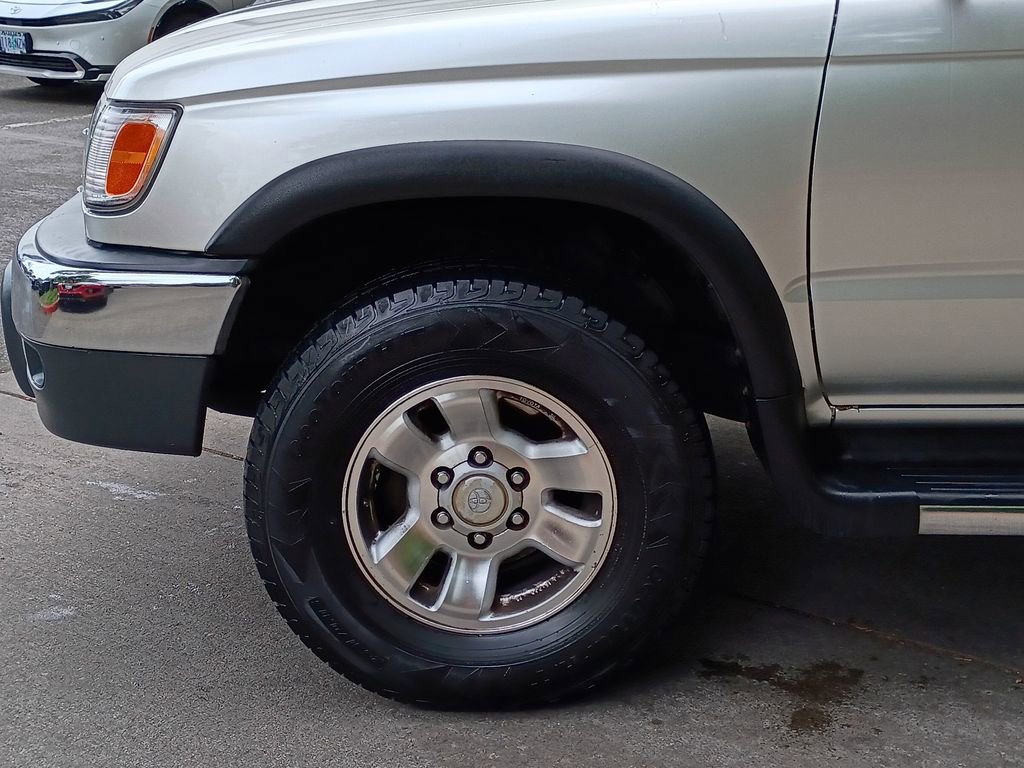 Used 2000 Toyota 4Runner SR5 AWD/4WD image 8