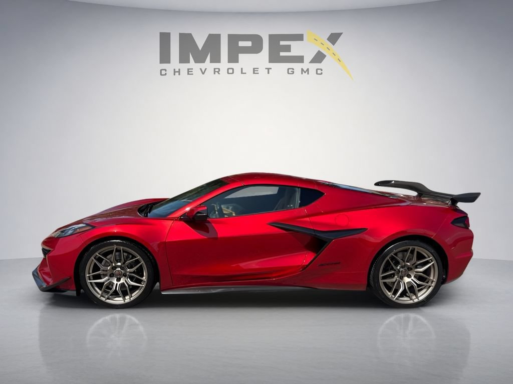 Used 2025 Chevrolet Corvette Z06 RWD image 2