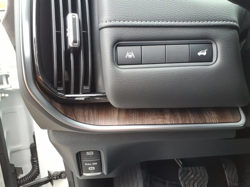 New 2026 Nissan Armada SL w/ Captain's Chari Seat Package AWD/4WD image 19