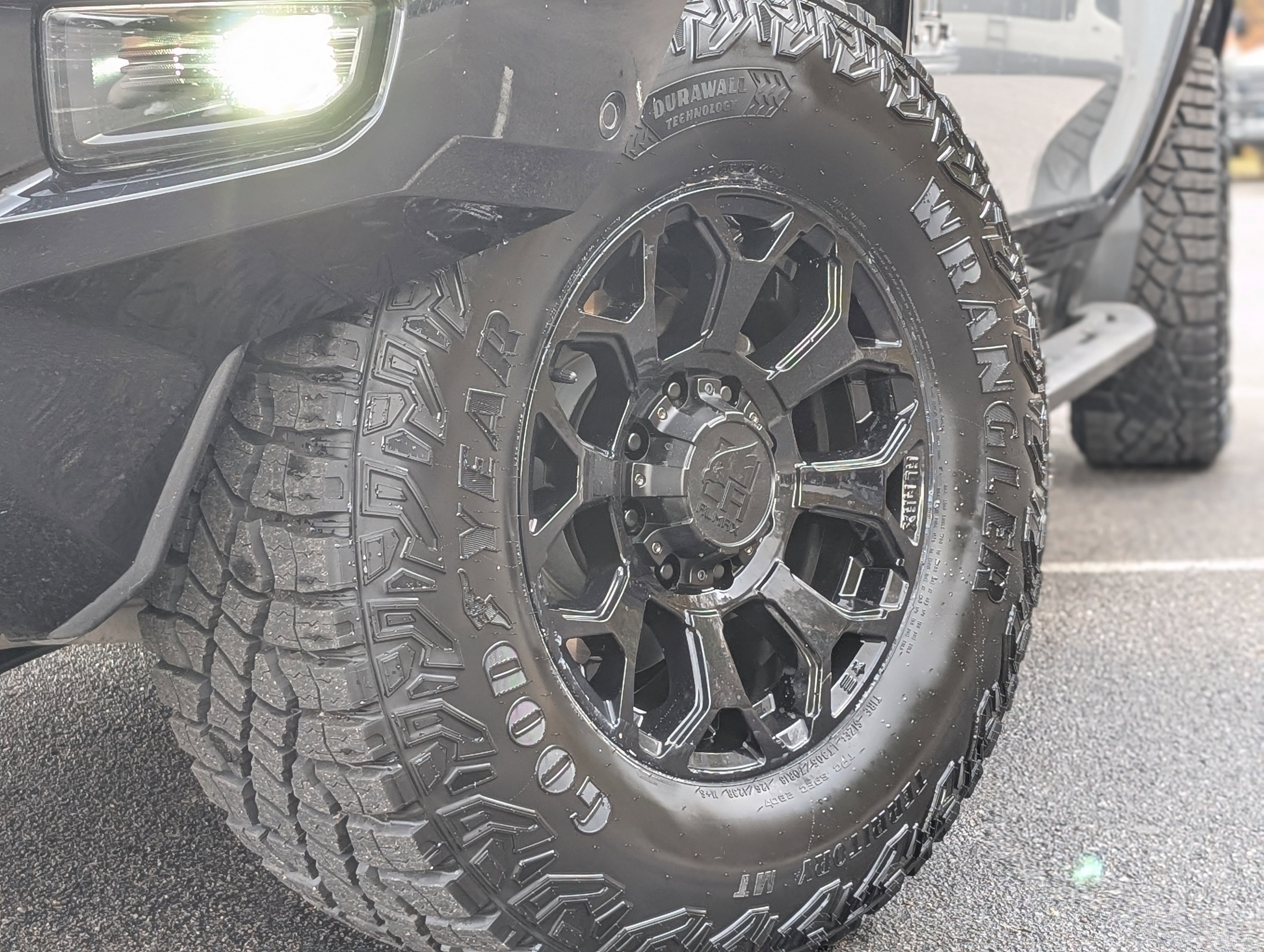 Used 2024 GMC Hummer EV 2X w/ LPO, Illumination Package image 35