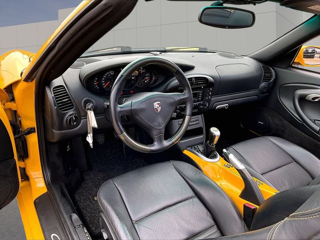 Used 2002 Porsche 911 Carrera RWD image 4
