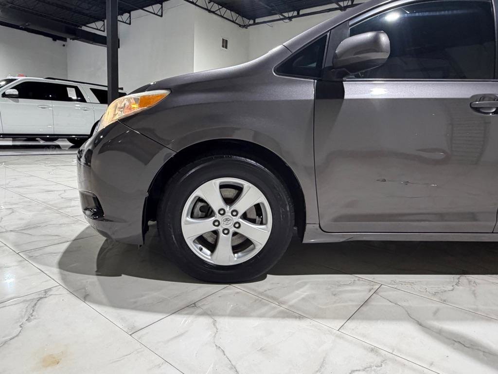 Used 2015 Toyota Sienna LE FWD image 6