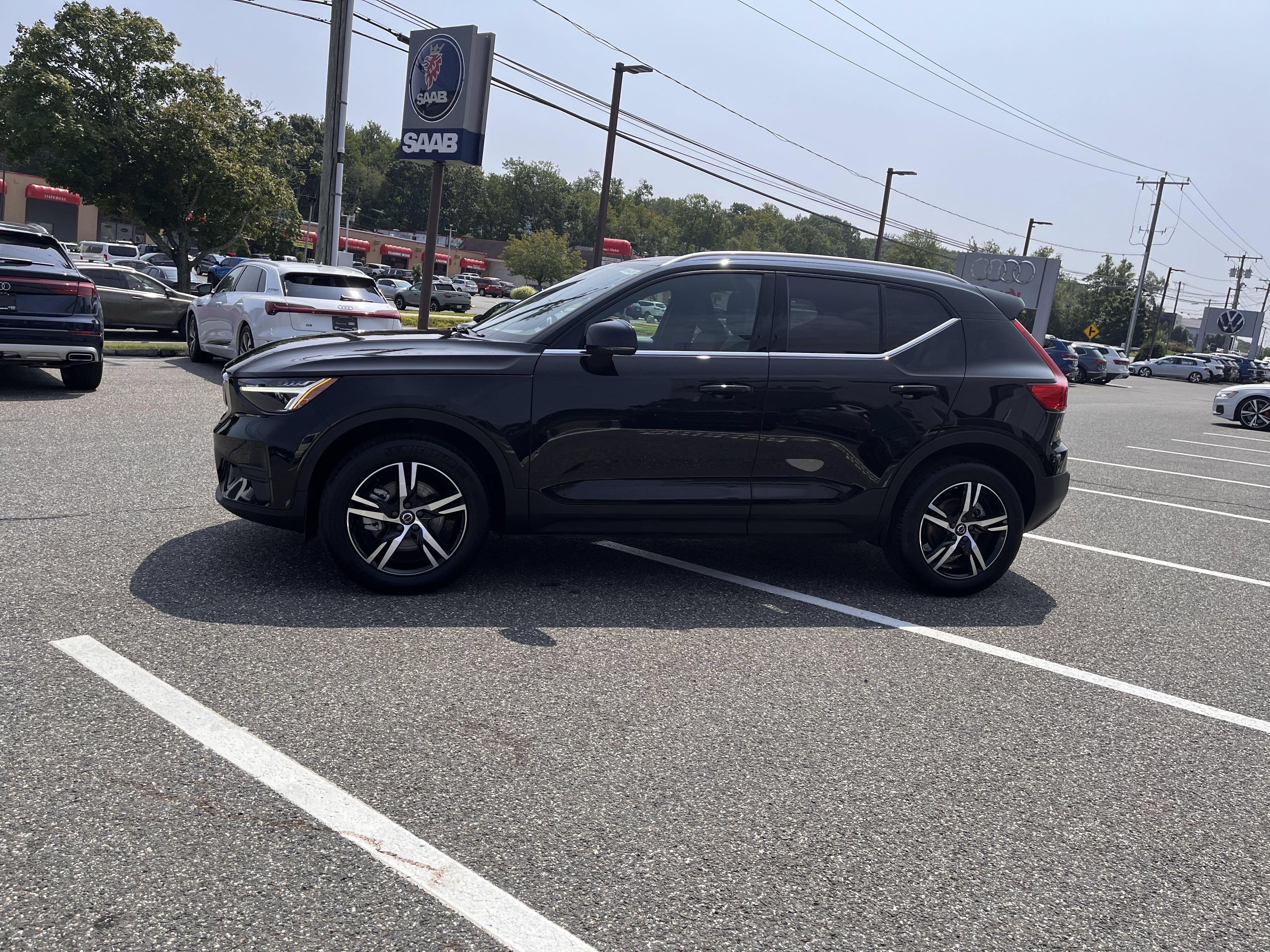 Certified 2025 Volvo XC40 B5 Core AWD/4WD image 4
