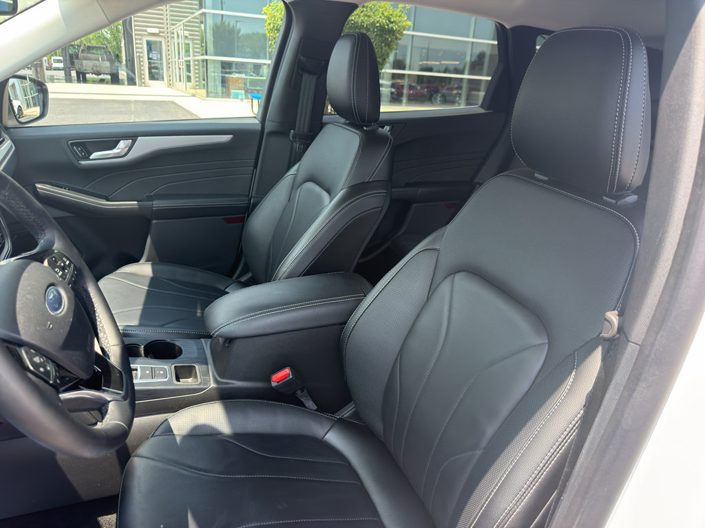 Used 2025 Ford Escape Platinum w/ Premium Technology Package AWD/4WD image 16