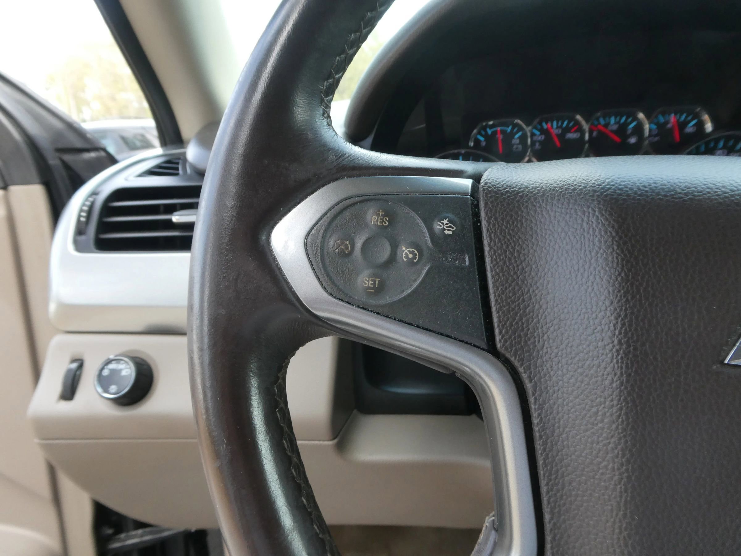 Used 2015 Chevrolet Tahoe LT image 17