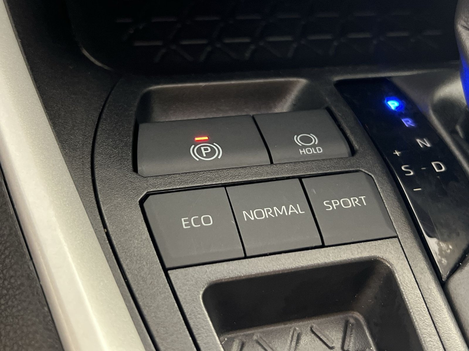 Used 2025 Toyota RAV4 LE FWD image 32