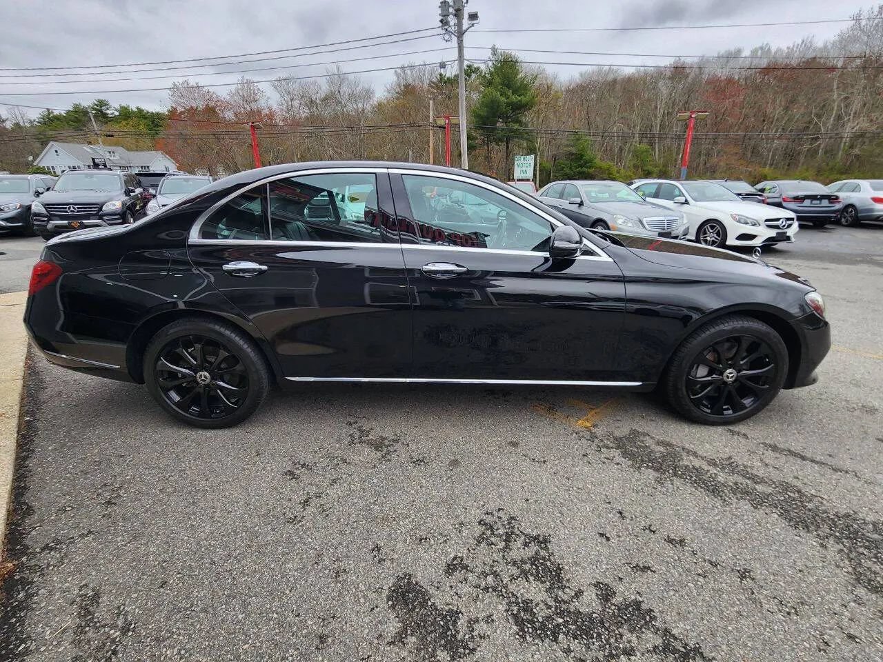 Used 2017 Mercedes-Benz E 300 4MATIC image 4