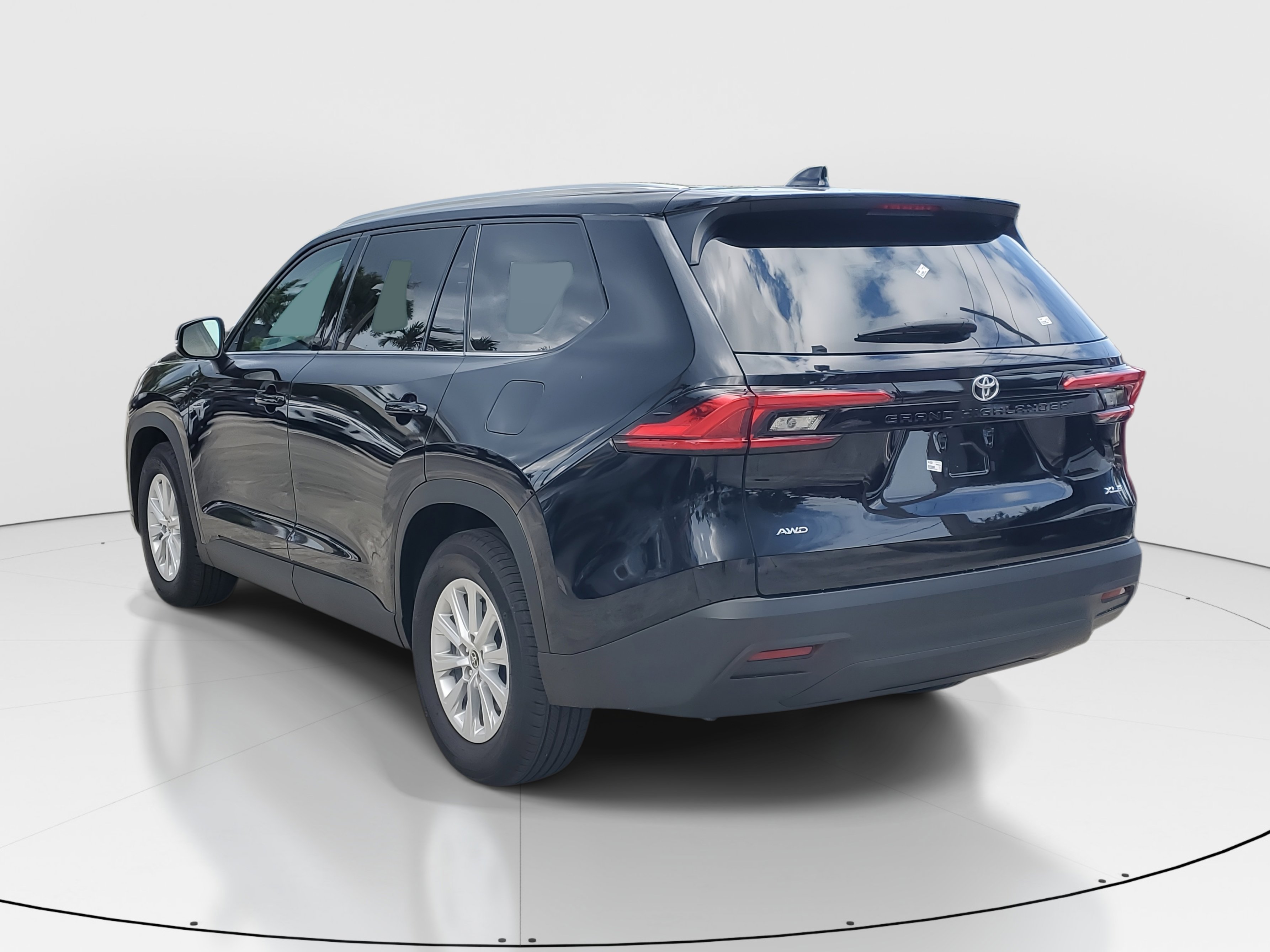 Used 2024 Toyota Grand Highlander XLE image 6