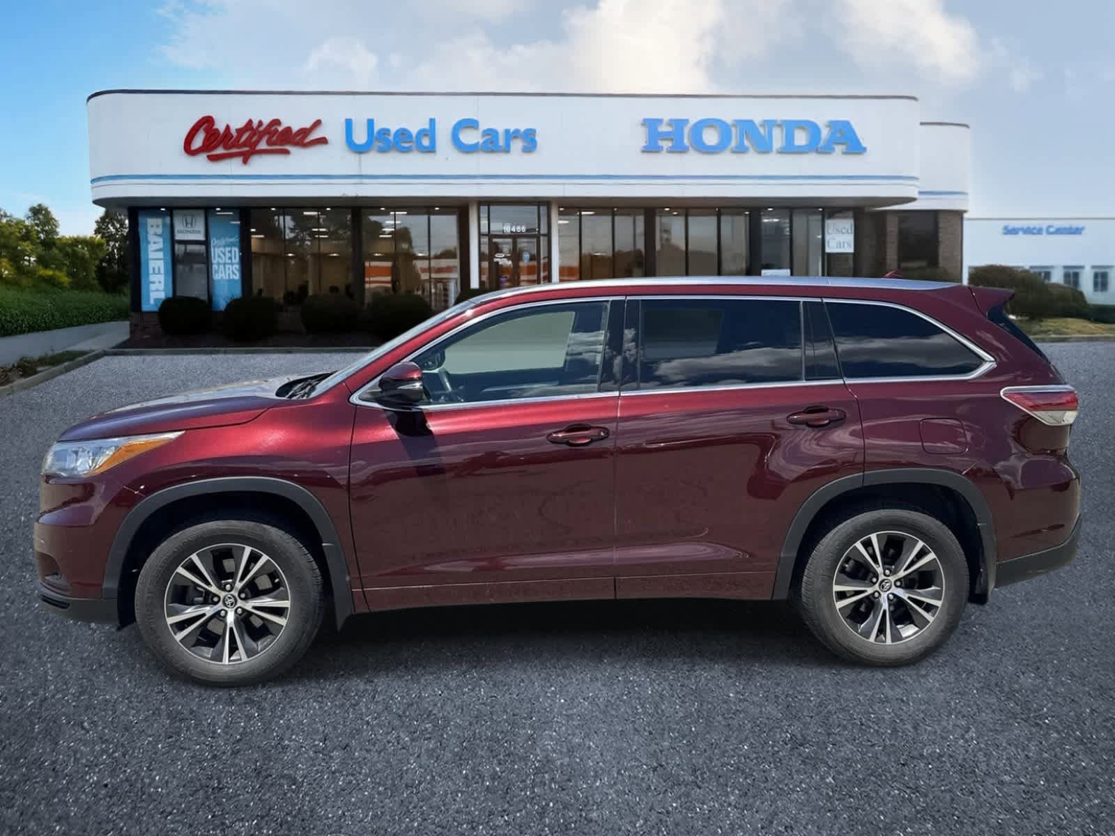 Used 2016 Toyota Highlander XLE AWD/4WD image 2