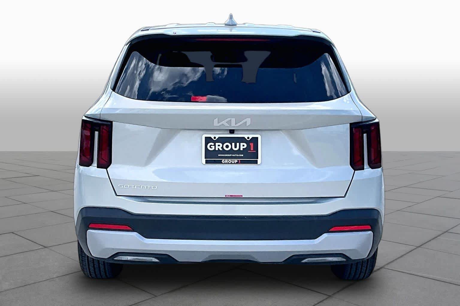 Certified 2026 Kia Sorento LX FWD image 5